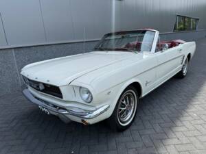 Image 13/50 de Ford Mustang 390 GTA (1966)