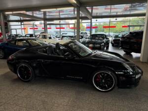 Afbeelding 39/43 van Porsche 911 Carrera 4 GTS (2011)