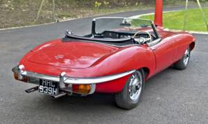Image 5/49 de Jaguar E-Type (1970)