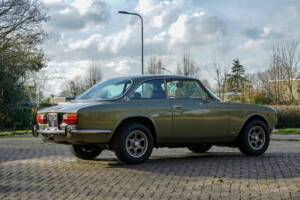 Image 7/8 of Alfa Romeo 2000 GT Veloce (1975)