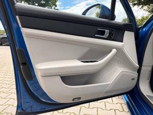 Bild 13/20 von Porsche Panamera Turbo Sport Turismo (2019)