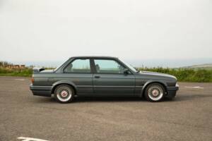 Image 5/50 of BMW 325i (1990)