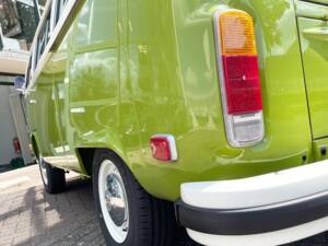 Image 19/73 of Volkswagen T2b Kombi (1978)