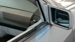 Image 17/34 of Mercedes-Benz 500 SL (1991)