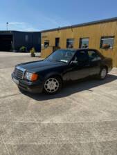 Image 18/23 of Mercedes-Benz 500 E (1992)