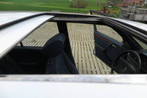 Image 20/71 of Mercedes-Benz 300 E 4-Matic (1990)