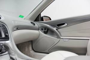 Imagen 28/38 de Mercedes-Benz SL 350 (2003)