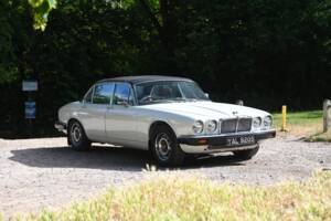 Image 11/20 de Jaguar XJ 6 L 4.2 (1978)