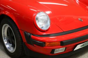 Image 15/47 of Porsche 911 Carrera 3.2 (1989)