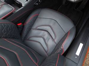 Immagine 65/84 di Aston Martin DBS 770 Ultimate Volante (2023)