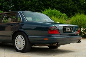 Image 10/50 of Jaguar XJ6 3.2 (1995)