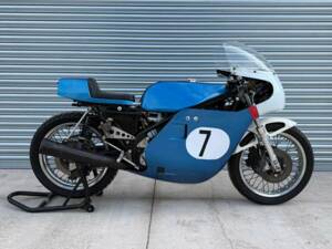 Image 1/42 of Triumph T 150 V Trident (1973)