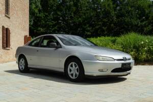Imagen 2/48 de Peugeot 406 Coupé 2.0 16V (2000)