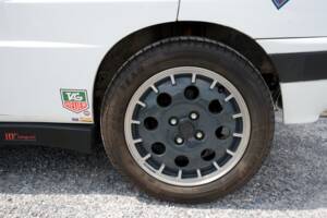 Image 19/47 of Lancia Delta HF Integrale (1988)