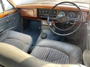 Imagen 4/9 de Daimler V8-250 (1967)