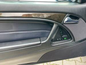 Immagine 13/20 di Mercedes-Benz SL 500 (2000)