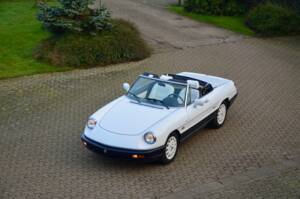Immagine 18/18 di Alfa Romeo 2.0 Spider (1991)