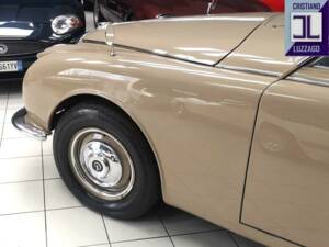 Image 19/64 of Daimler V8-250 (1969)