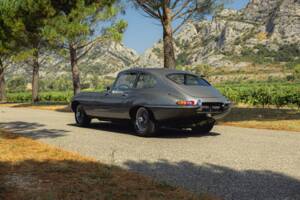 Image 2/20 de Jaguar Type E (2+2) (1967)
