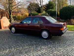 Image 10/27 of Mercedes-Benz 190 E 1.8 Avantgarde &quot;Rosso&quot; (1993)