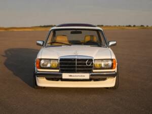 Immagine 3/50 di Mercedes-Benz 230 E (1900)