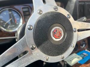 Image 21/81 de MG MGB (1976)