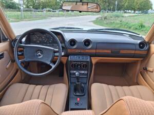 Image 11/20 of Mercedes-Benz 200 T (1983)