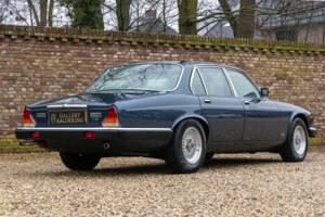 Image 40/50 of Jaguar XJ 12 (1987)
