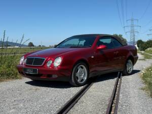 Immagine 11/19 di Mercedes-Benz CLK 230 Kompressor (1999)
