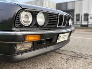 Image 20/27 de BMW 320i (1989)