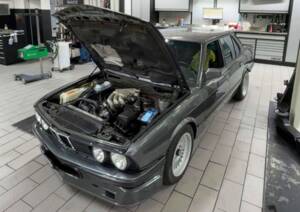 Bild 10/21 von BMW 520i (1987)
