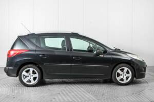 Bild 10/23 von Peugeot 207 1.6 VTi SW (2010)