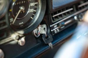 Image 39/46 of Mercedes-Benz 250 CE (1970)