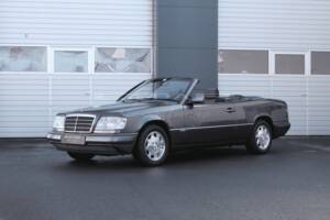 Bild 5/31 von Mercedes-Benz E 200 (1996)