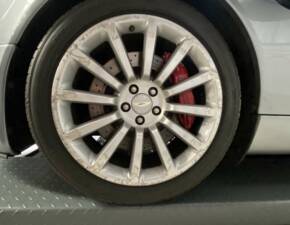Image 23/50 of Aston Martin V12 Vanquish (2003)