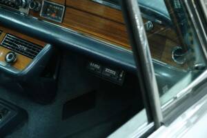 Image 33/50 of Mercedes-Benz 280 SE 3,5 (1970)
