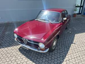Image 9/17 de Alfa Romeo Giulia GT 1300 Junior (1972)