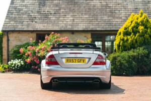 Immagine 7/28 di Mercedes-Benz CLK DTM AMG (2006)