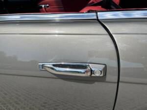 Image 14/43 de Mercedes-Benz 350 SLC (1974)