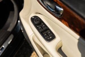 Image 32/43 of Jaguar XJR (2003)