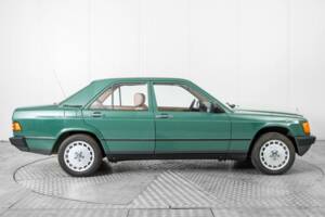 Obraz 10/50 pojazdu Mercedes-Benz 190 D 2.5 (1986)