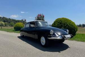 Image 3/29 of Citroën ID 19 (1958)