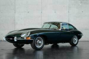 Image 12/50 de Jaguar E-Type (1970)