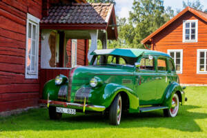 Image 11/50 of Pontiac Quality Six Touring Sedan (1939)