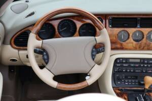 Image 15/50 de Jaguar XK8 4.0 (1997)