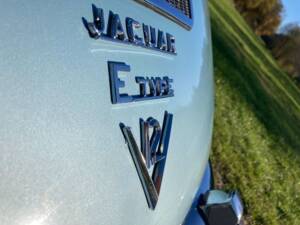 Image 13/38 de Jaguar Type E V12 (2+2) (1971)