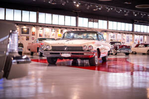 Image 7/18 of Buick Le Sabre Coupe (1960)