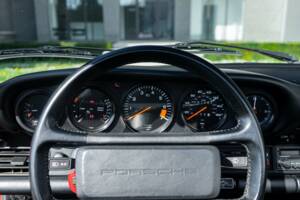 Image 28/38 de Porsche 911 Carrera 3.2 (1987)