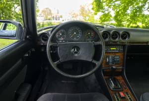 Image 18/36 of Mercedes-Benz 380 SLC (1981)
