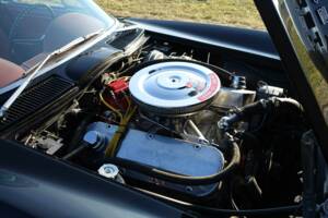 Immagine 23/35 di Chevrolet Corvette Sting Ray Convertible (1965)